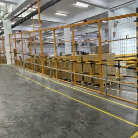 Lan can lối đi trong nhà máy